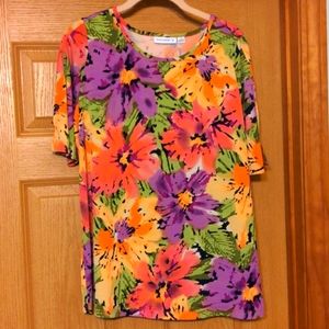 Susan Graver Elbow  sleeve, floral top